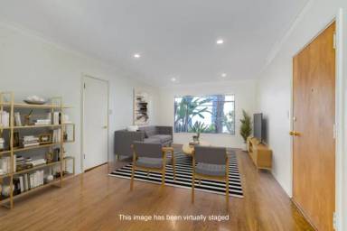Main picture of 1359 S Burnside Ave