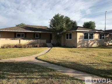 Main picture of 801 Maple St