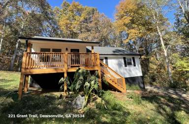 Main picture of 221 Grant Trl