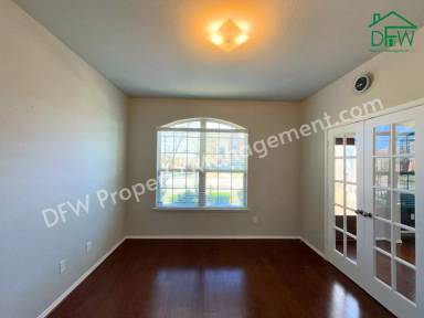 Main picture of 3000 Buckthorn St