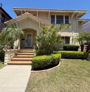 Main picture of 3355 Brant St