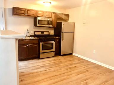 Main picture of 84 Cabot St