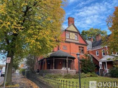 Main picture of 701 S George St