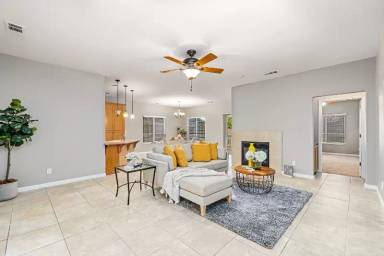 Main picture of 472 W 9th St