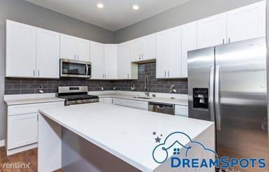 Main picture of 4710 S King Dr