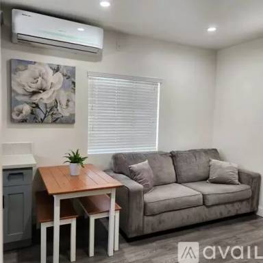 Main picture of 6945 Comanche Ave