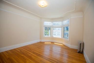 Main picture of 910 Bay St