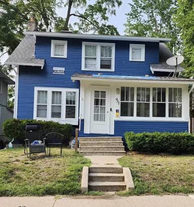 Main picture of 903 Dewey Ave