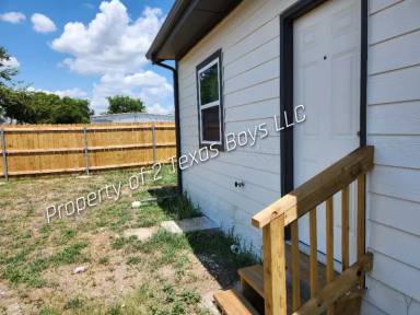 Main picture of 101 N Pecan St
