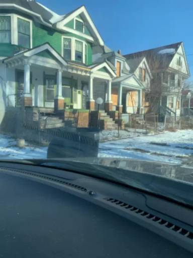 Main picture of 2665 E Canfield St