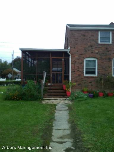 Main picture of 129 Victory Ln
