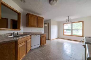 Main picture of 3253 E Colonial St