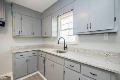 Main picture of 360 N 16th St