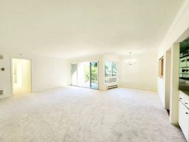 Main picture of 902 Peninsula Ave