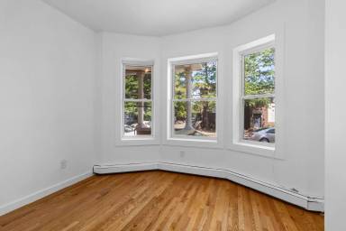 Main picture of 374 Orchard St