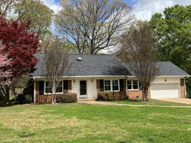 Main picture of 5216 Carriage Drive Cir