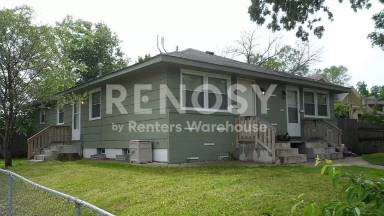 Main picture of 2330 Irving Ave N
