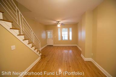 Main picture of 923 E Schiller St