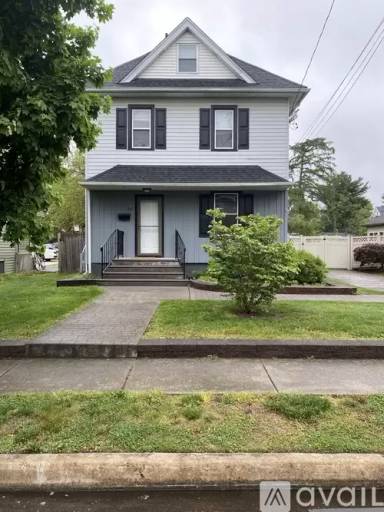 Main picture of 221 Dickinson Rd