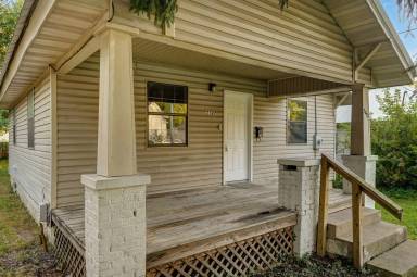 Main picture of 2327 N Travis Ave