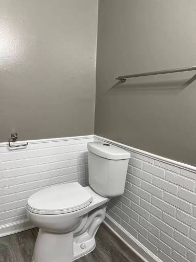 Main picture of 1833 S Market St