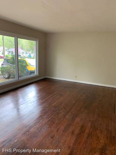 Main picture of 1310 S Newton Ave