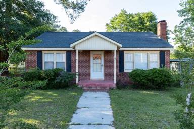 Main picture of 204 E 4th St