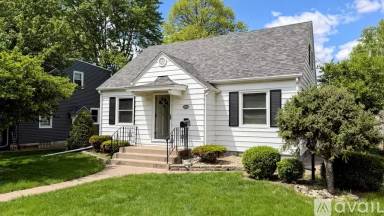 Main picture of 2220 E Lombard St