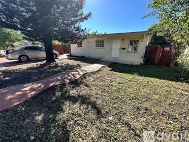 Main picture of 15700 NE 14th Ct