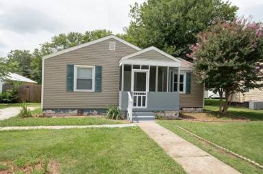 Main picture of 905 Linwood Dr NW