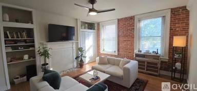 Main picture of 209 W Clay St