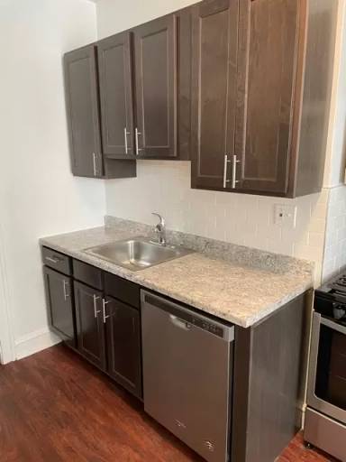 Main picture of 2340 W Addison St