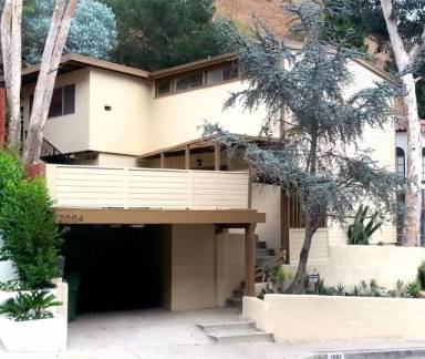 Main picture of 2004 N Curson Ave
