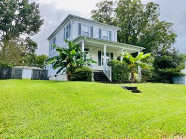 Main picture of 423 Highland Ave