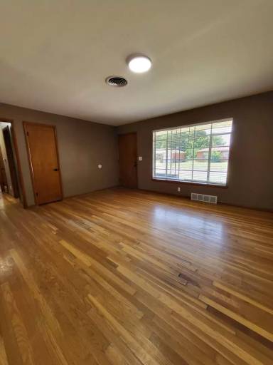 Main picture of 101 S Sherry Ave