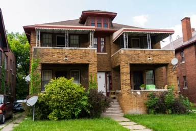 Main picture of 2676 Sturtevant St