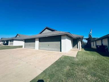 Main picture of 11408 N Lincoln Blvd