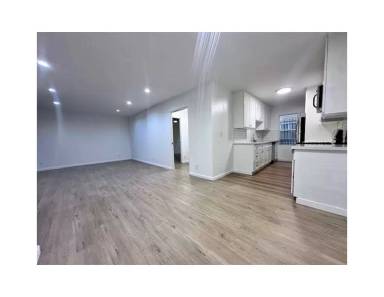 Main picture of 160 S Hayworth Ave