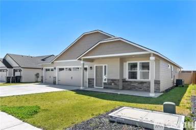 Main picture of 706 N Doumit Dr