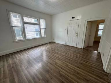 Main picture of 661 Orange Ave E