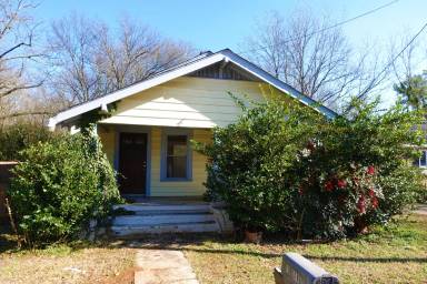 Main picture of 10 Davis St