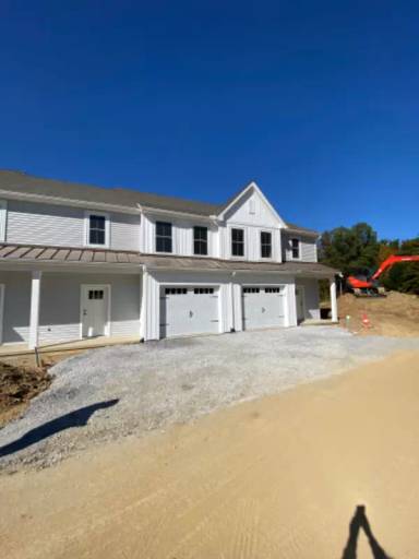 Main picture of 327 White Oak Rd