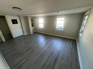 Main picture of 809 Summer Ave