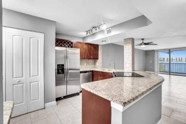 Main picture of 115 Lake Emerald Dr