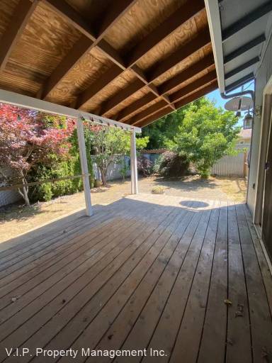 Main picture of 2268 SE 10th St