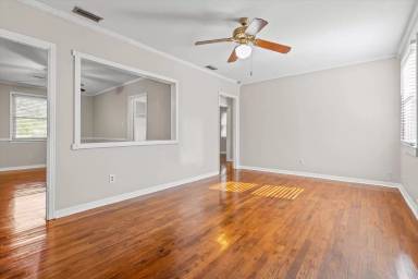 Main picture of 301 Azalea Cir W