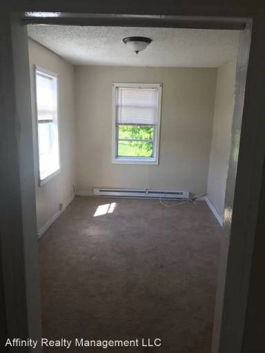 Main picture of 519 E 9th St