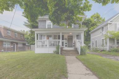 Main picture of 825 Bates St SE