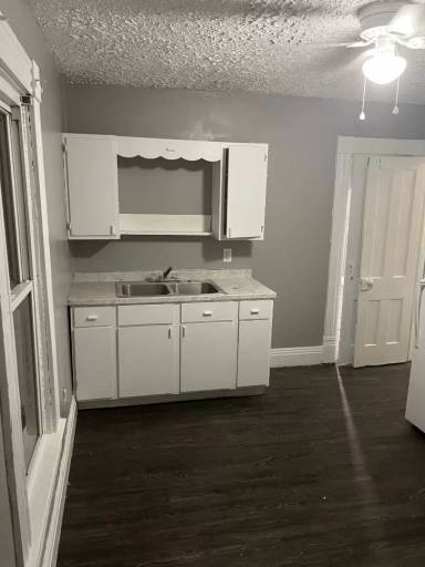 Main picture of 715 E Main St