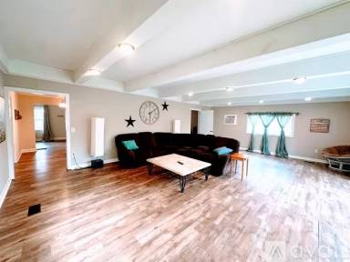 Main picture of 2444 Hamill Rd